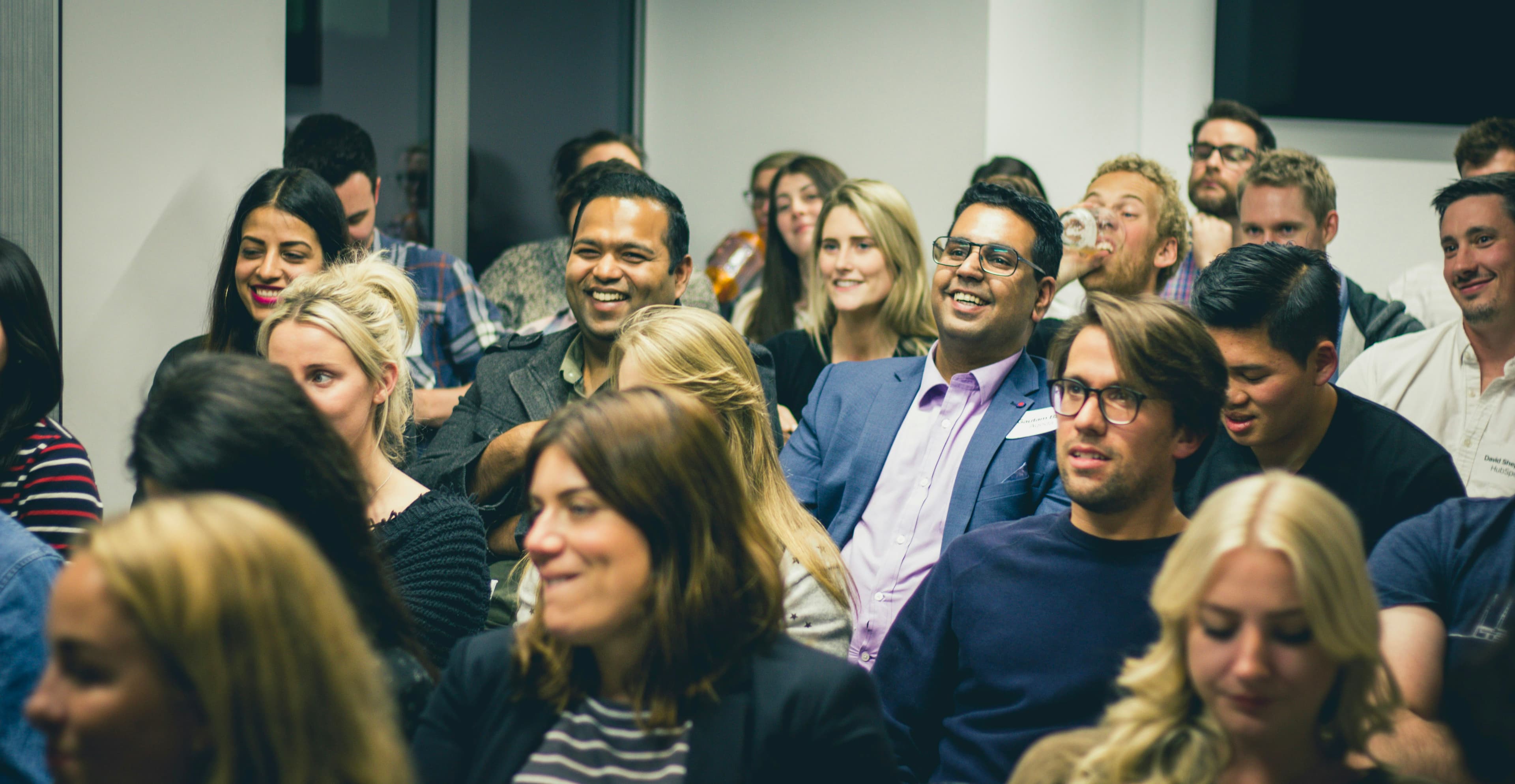 Học viên chăm chú theo dõi buổi hội thảo chuyên môn